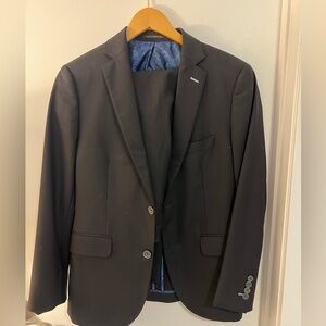 J Hilburn black men’s suit  Sports Coat and pants | 40